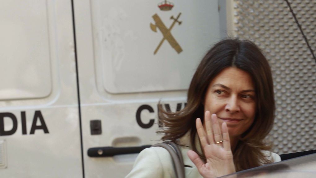 Con esta foto de Lucia Figar ilustra Vzxópuli la opinión de Ángela Martialay