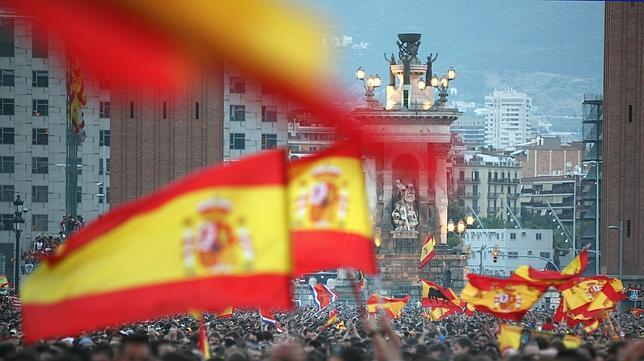 Solicitamos la adhesión de los españoles para impedir la desmembración de España