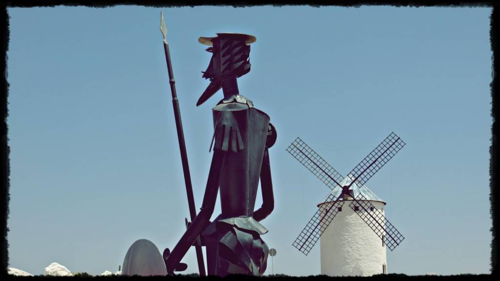 n esto, descubrieron treinta o cuarenta molinos de viento que hay en aquel campo, y así como don Quijote los vio