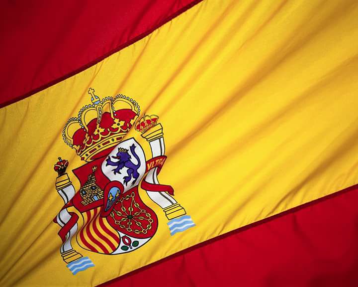 ¿A qué esperan 40.000.000 de españoles frente a 2.000.000 de posibles de independentistas para manifestarse y lucir la Bandera Nacional, de todos, y a exigir el cumplimiento de la Ley de Banderas en todo el territorio nacional?