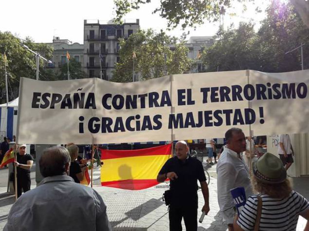 Pancarta cuyos portadores fueron atacados