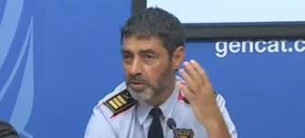 Periodistas piden al mayor de los Mossos que repita la rueda de prensa en castellano
