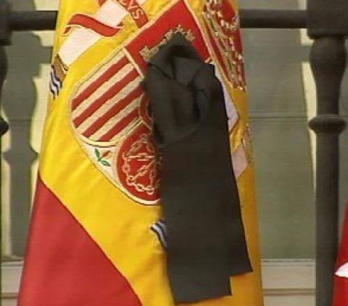 Bandera de España con crespón negro