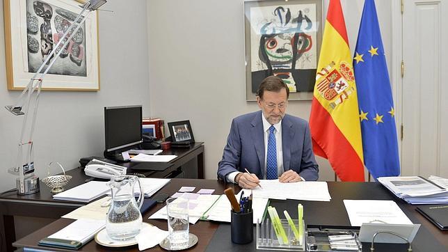 Esos cuadros monstruosos -Luis Gordillo y Miró- los puso Zapatero y va él y los deja