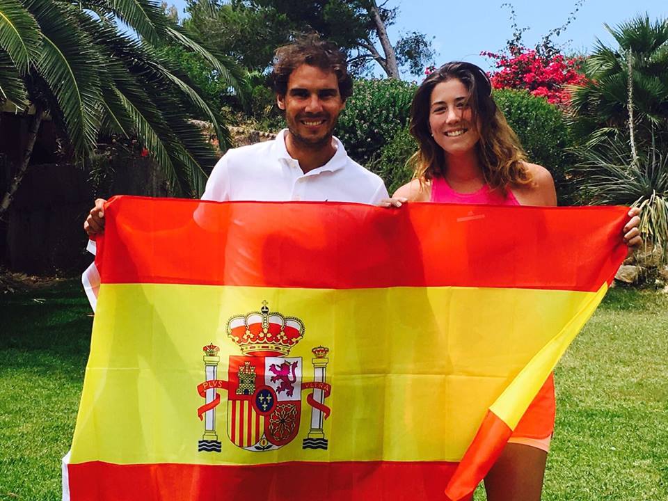 Garbiñe Muguruza celebrando su número 1 con el gran Rafa Nadal. A los que les joda la bandera que se rasquen