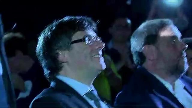 Gritos de "Independencia" a la llegada de Puigdemont, Junqueras y Forcadell al mitin de Tarragona