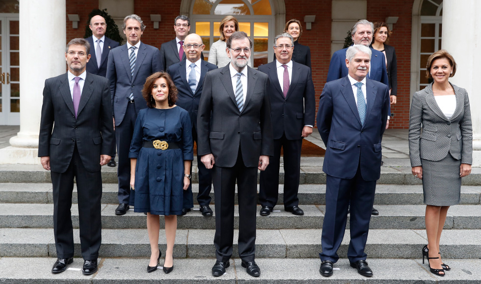 Mariano Rajoy, posa con los integrantes del nuevo Gobierno de España