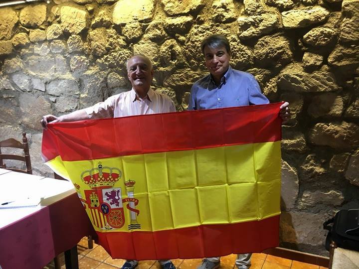Policarpo con la bandera de España