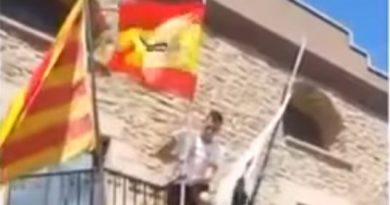 En España sí hay presos políticos. Raúl Macià Pastor, en prisión por izar la Bandera Nacional en el ayuntamiento de su pueblo, Balsareny En España sí hay presos políticos. Raúl Macià Pastor, en prisión por izar la Bandera Nacional en el ayuntamiento de su pueblo, Balsareny