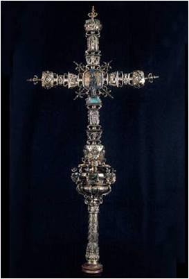 Cruz procesional de Roda de Isábena XVI, Plata cincelada y repujada.