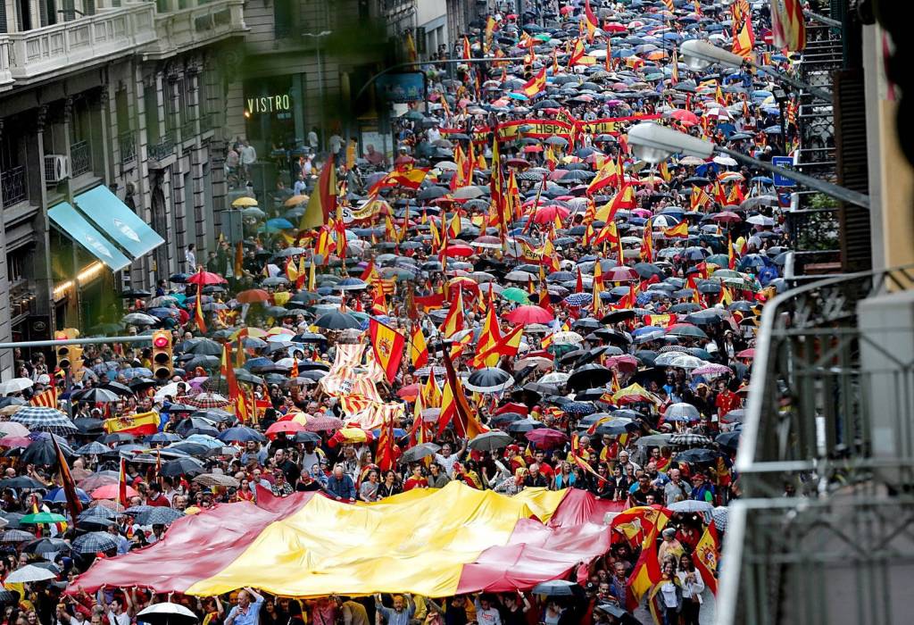 Imagen de la manifestación contra el 1-o que ha recorrido la Vía Layetana