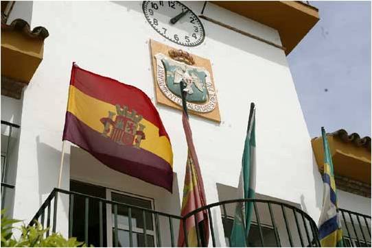Se empiezan a ver los primeros ayuntamientos andaluces con la bandera republicana