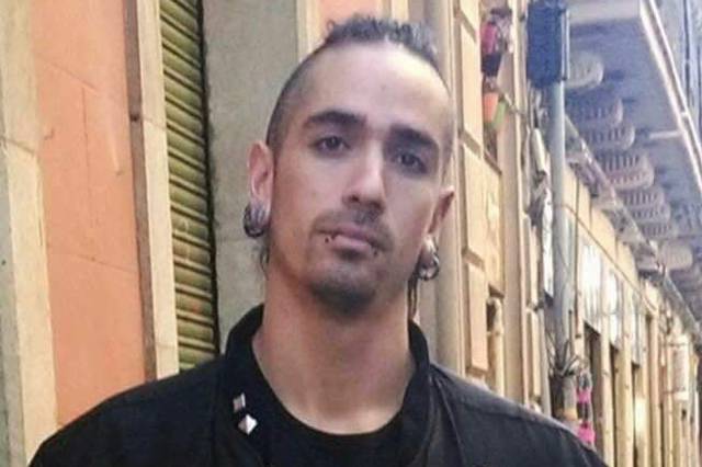 Según El Heraldo de Aragón, Lanza ya cumplió cinco años de prisión por dejar tetrapléjico de una pedrada a un guardia urbano de Barcelona.