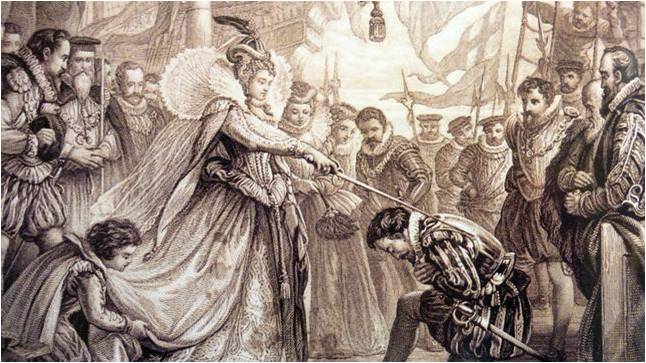 Grabado de la época donde la Reina Isabel I nombra caballero al corsario Francis Drake, ídolo británico en su lucha contra España. Los ingleses suelen contar muy bien la historia, sobre todo si salen ellos beneficiados en el relato, pero a la hora de exponer sus derrotas y fracasos no son tan precisos ni honestos. Francis Drake sin duda logró éxitos contra los españoles, pero también sonados fracasos, los éxitos han sido ampliamente tratados, no así los fracasos. La actividad de Drake se limitó al saqueo de las indefensas poblaciones del Caribe.