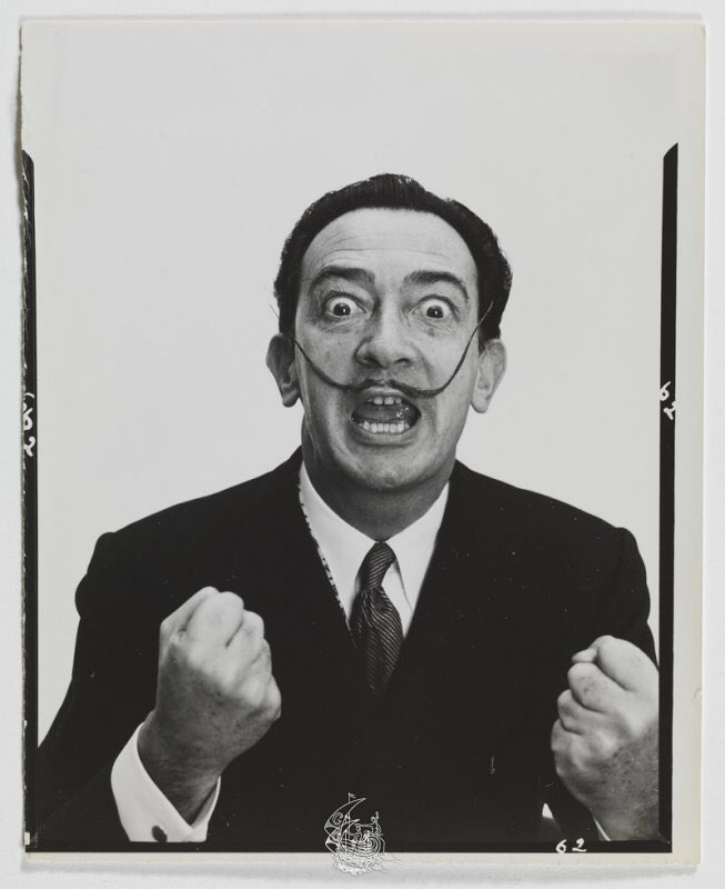 Salvador Dalí es uno de los mayores genios de la historia y un apestado para los paletos de Tractoria, su delito, sentirse español. tweet de El Aguijón ? @Elaguijon_ 2 hHace 2 horas