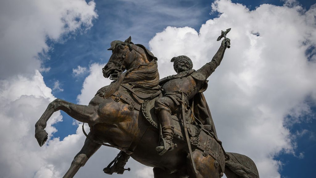 Estatua ecuestre de Miguel el Valiente o de Mihai Viteazul ( 1558-1601 ) que fue el príncipe de Valaquia y Moldavia y es considerado como uno de los héroes
