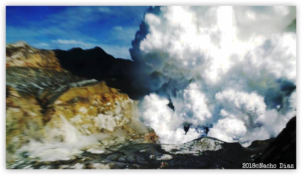 Volcán Wakán en la Isla Blanca de Nueva Zelanda