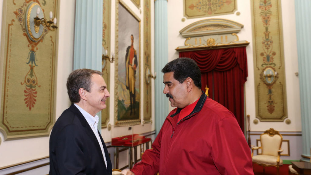 Zapatero saluda a Nicolás Maduro en el Palacio de Miraflores