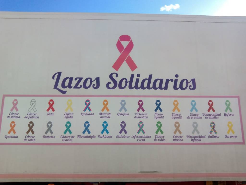 lazos solidarios de colores