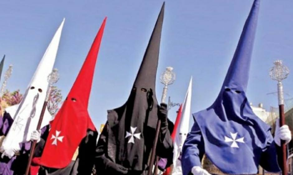 De mangas y capirotes