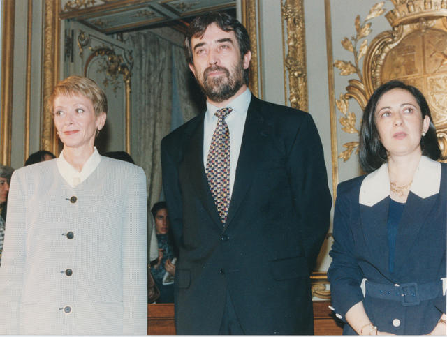 El Ministro de Justicia e Interior, Juan Alberto Belloch, junto a las nuevas Secretarias de Estado de Interior, Margarita Robles, y de Justicia, María Teresa Fernández de la Vega, tomando posesión de sus cargos