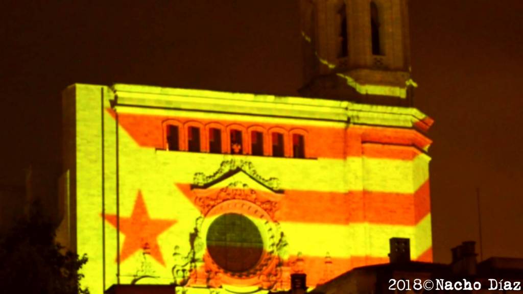 Tag helpcatalonia en Exiliados de Extremoduro  Catedral-de-Santa-Mar%C3%ADa-de-Gerona-con-la-Estelada