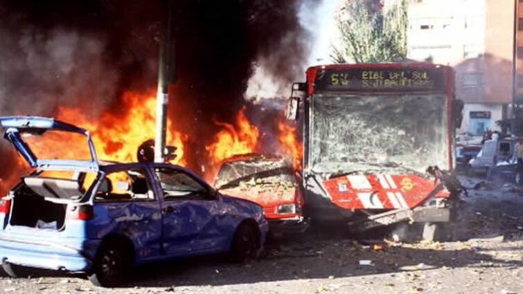 El historial de esta banda de asesinos , puso en jaque la libertad de los españoles , y solo tiene una imagen clara y que no necesita más actos de hipocresía.