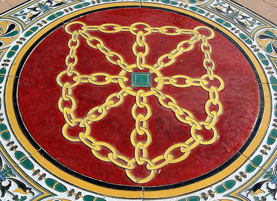Escudo de Navarra en la Plaza de España