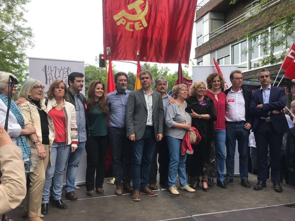 Manuela Carmena inaugurando el cambio de nombre de una calle de Madrid al amparo de la Ley de Memoria Histórica en un acto puramente institucional