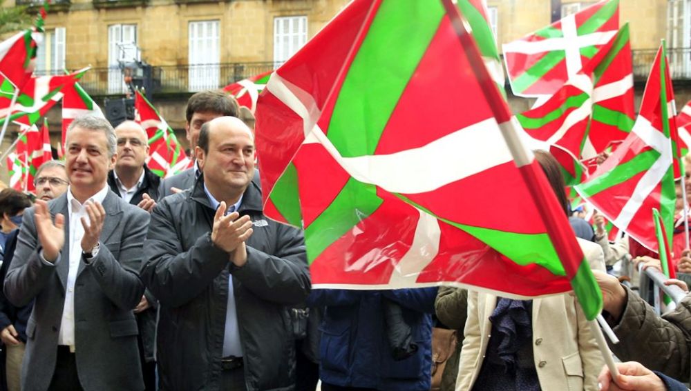 Urkullu y Ortuzar en el Aberri Eguna EFE/Alfredo Aldai