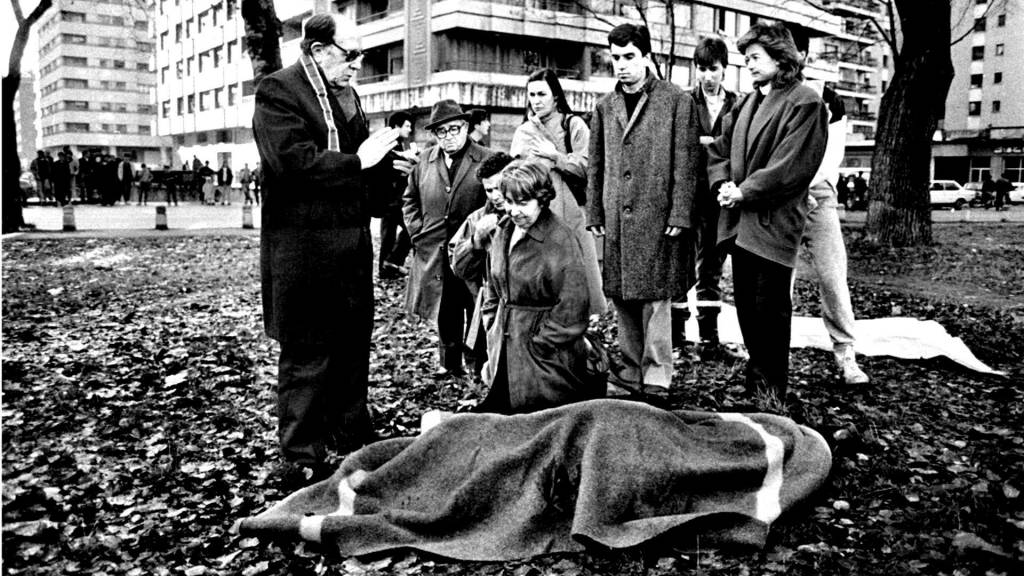 Juan Atarés Peña fue asesinado con dos tiros en la nuca y vi de rodillas, desconsolada, ante el cadáver del general a su mujer, María Luisa Ayuso,