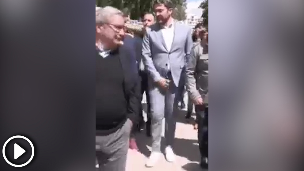 Tienen una cara dura que se la pisa. Màxim Huerta se toca los huevos