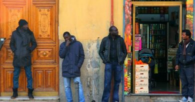 A Propósito de inmigrantes: Es mucho más fácil verles desde lejos que tenerles cerca. Por Paula Janer A Propósito de inmigrantes: Es mucho más fácil verles desde lejos que tenerles cerca. Por Paula Janer
