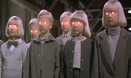 Se trata de establecer una dictadura mental diciéndonos que debemos pensar