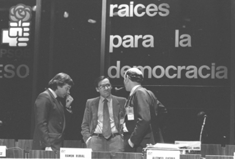 Alfonso Guerra, durante una reunión del PSOE
