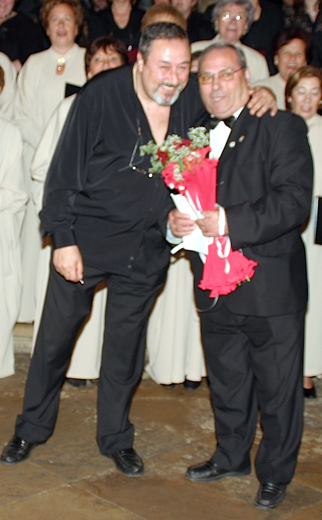 Jesús Manuel Piedra y Manolito, director musical y presidente de la Coral