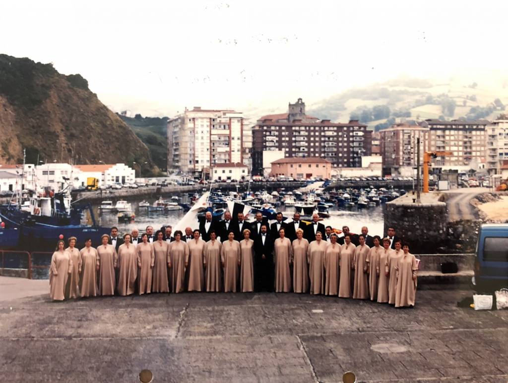 La Coral Canta Laredo pejinuca y retrechera en su 30 cumpleaños