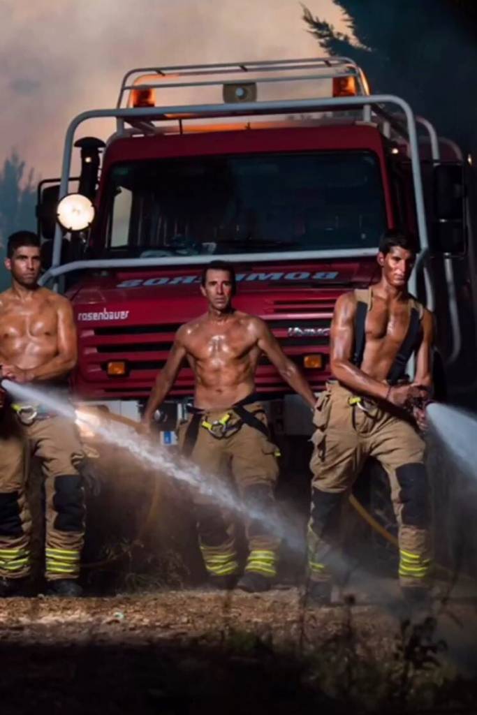 El calendario solidario de los bomberos de Zaragoza censurado