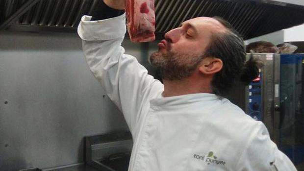 El dueño del negocio en una imagen colgada en sus redes sociales – FACEBOOK