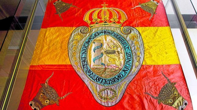 En el Congreso de los Diputados se conserva esta bandera bicolor de la milicia de Cabezas de Buey de 1813 - abc