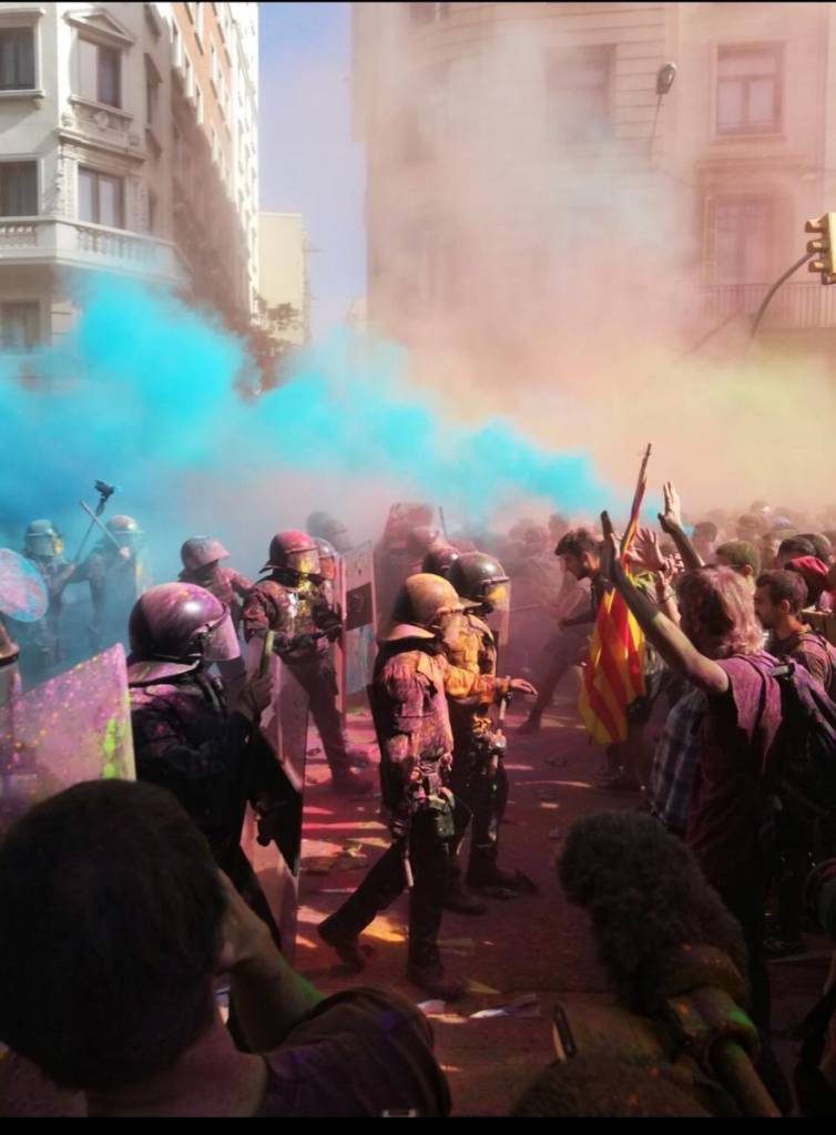 Estamos a un paso de una guerra civil entre catalanes a causa de la la catatónica catalonia.