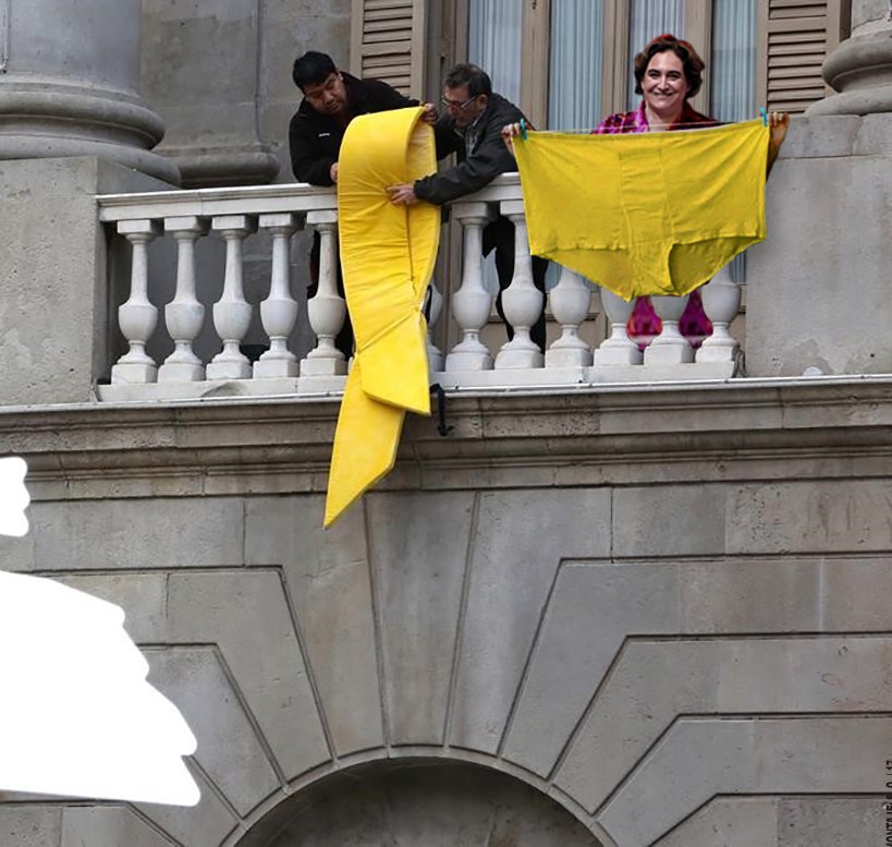 Colau se entrega al separatismo para salvar su liderazgo. Por Santi Orue