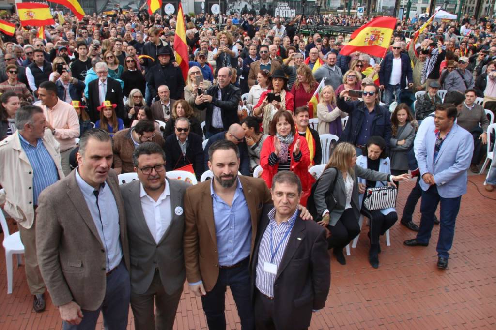 Mitín en Málaga el 17 de noviembre de 2018. A la derecha Eugenio Moltó. Foto de Paco Linares