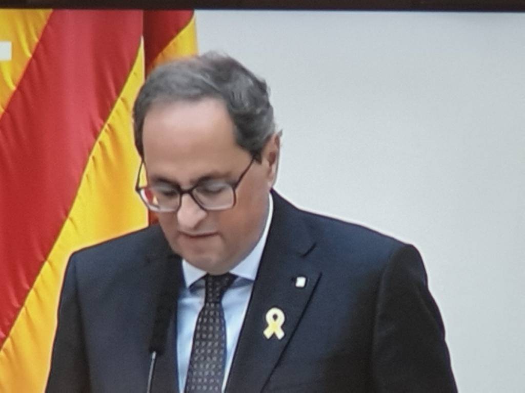 Que vergüenza de Torra... ;Debe leer todo el texto. No tiene ni personalidad para hablar sin que le escriban