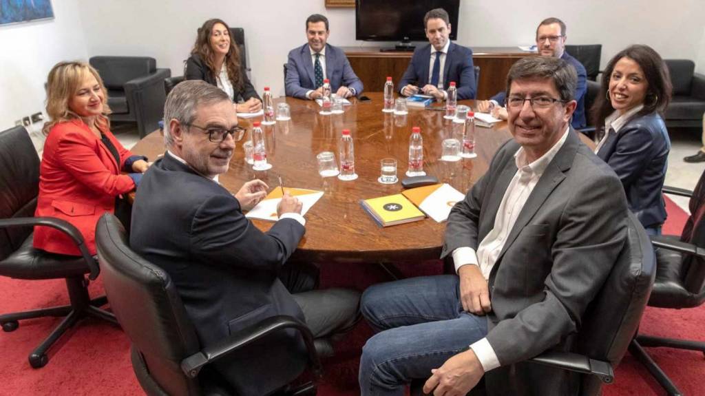 El PP echa en cara a Cs que busque los votos del PSOE para la investidura en Andalucía
