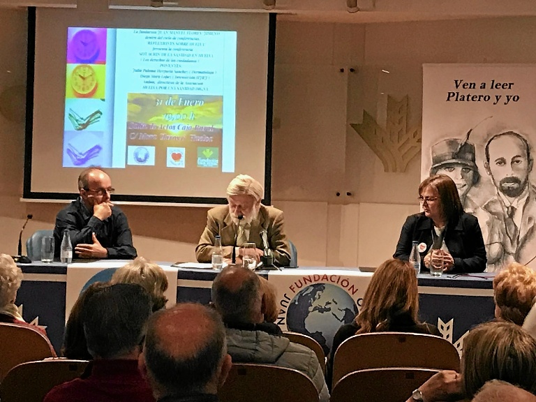 Conferencia de Huelva por una sanidad digna en la que denuncia las carencias sanitarias