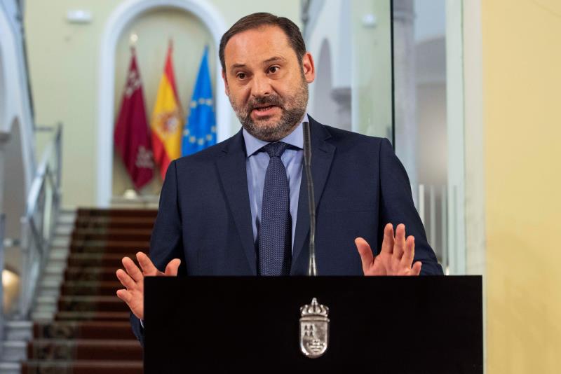 El ministro de Fomento, José Luis Ábalos, SUSPENSO