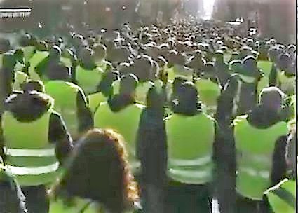 Es irónico ver a los taxistas llevar chalecos amarillos, emulando a los protestantes franceses
