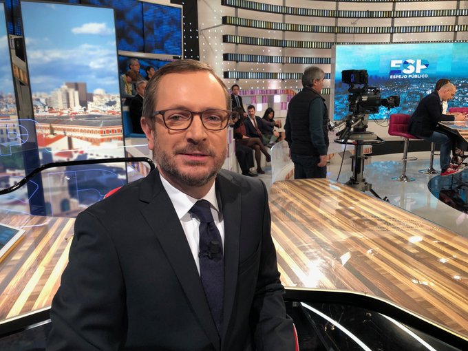 Javier Maroto a punto de empezar la entrevista de Susana Griso en Espejo Público. 21 de enero
