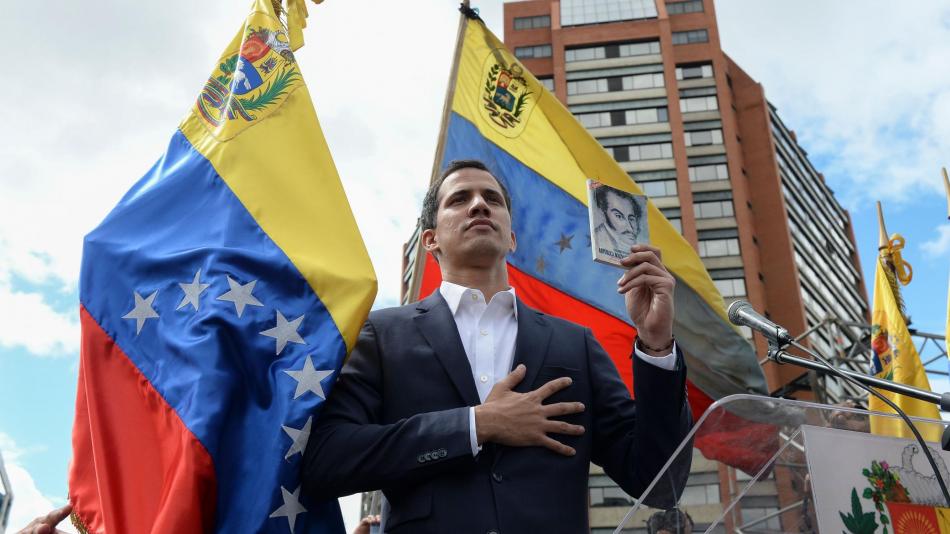 Juan Guaidó juramenta como presidente encargado de Venezuela